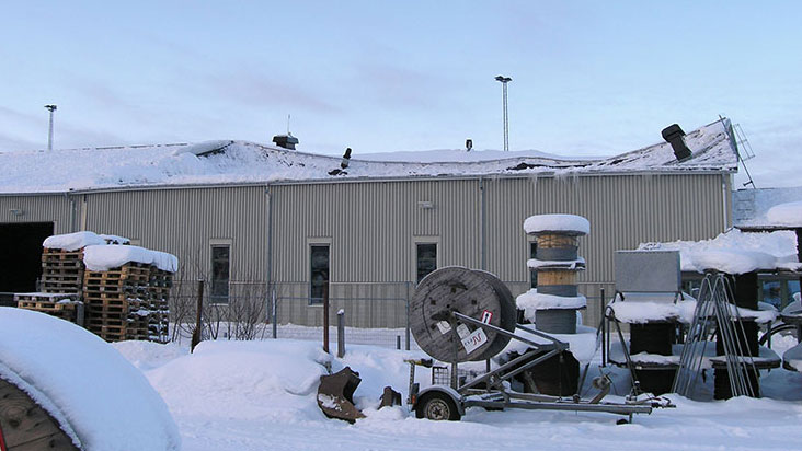 Takras där dimensionerande snölasten överskridits.